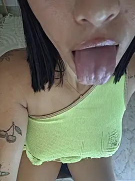 heyshaa live cam on StripChat