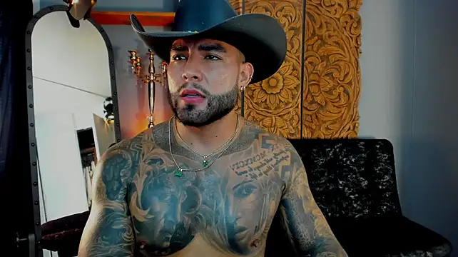 Aaron_Vega live cam on StripChat
