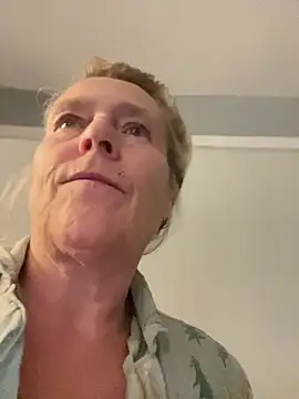 Blondnboujee53