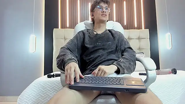 Cum_hunters