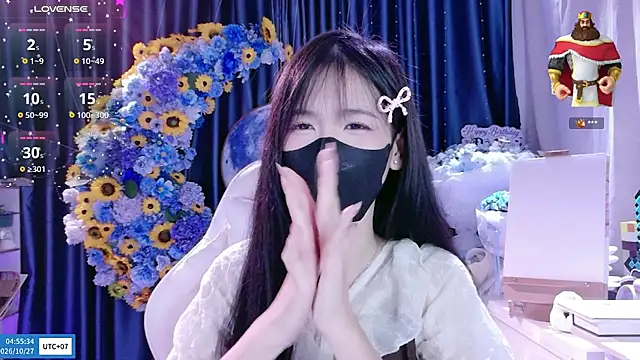 Live webcam show with Your-Sunshinee - Interactive Lovense toys available