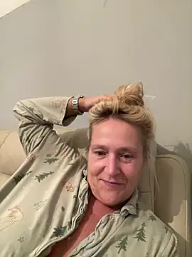 Blondnboujee53