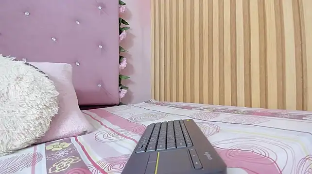 lovely__kiss__ live cam on StripChat