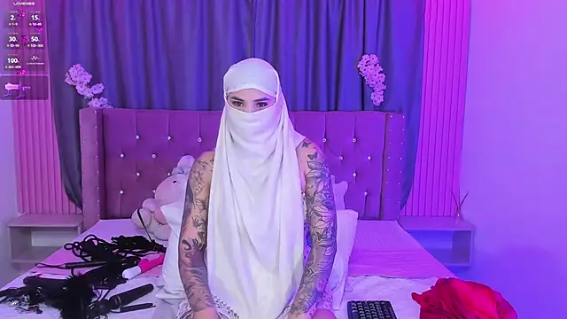 Nayla-Mouna live cam on StripChat