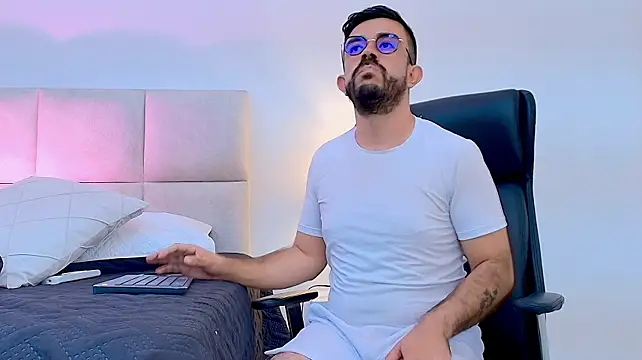 NicoSaint_ live cam on StripChat