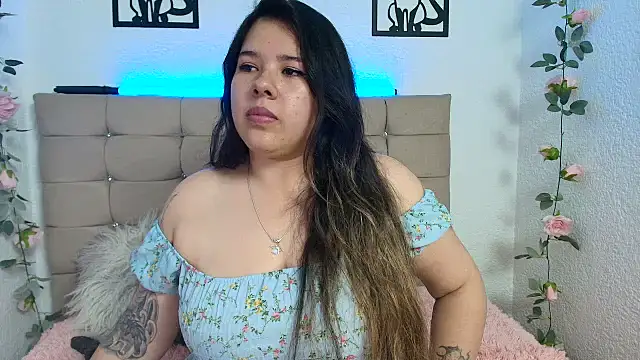 LinaBrowm live cam on StripChat