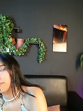 kitty_milan (F teen) - squeeze naked underboobs hard🔞🍒