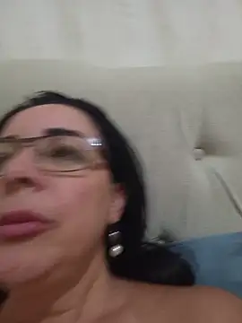 regina475 (F milf) - little butt winking in your face
