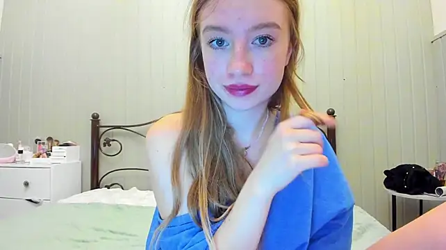 minidivaa_ (F teen) - suck dildo