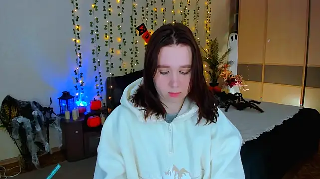 mooonlightsky (F teen) - play with an ice cube 😉💗
