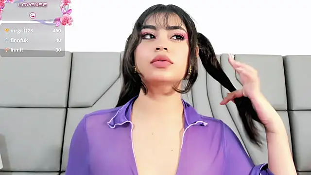 Mikaela-Banes live cam on StripChat