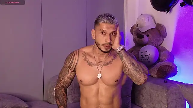 Seth_Vegaa on Stripchat