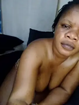 shjkluggg live cam on StripChat