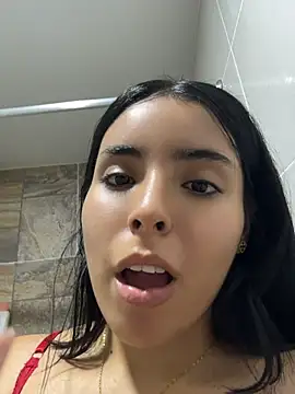 lovelyeyess (F teen) - squirt