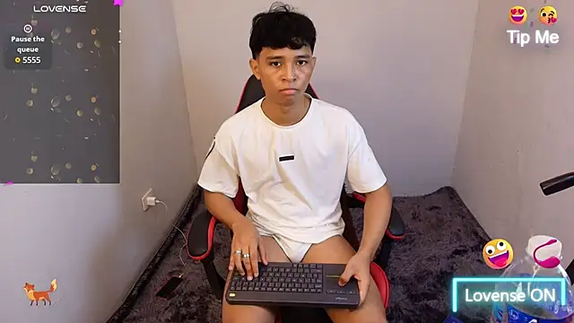 little_twink19x's live room