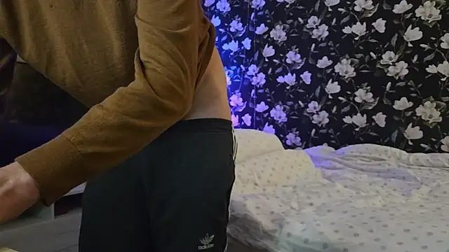 Vuitton live cam on StripChat