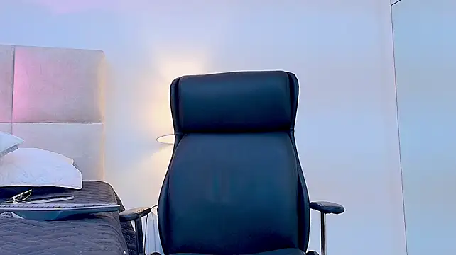 NicoSaint_ captura de la sala en vivo en Stripchat
