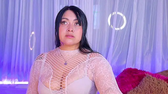 Victoria_J live cam on StripChat