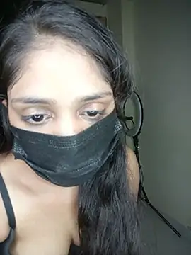 Tirpi live cam on StripChat