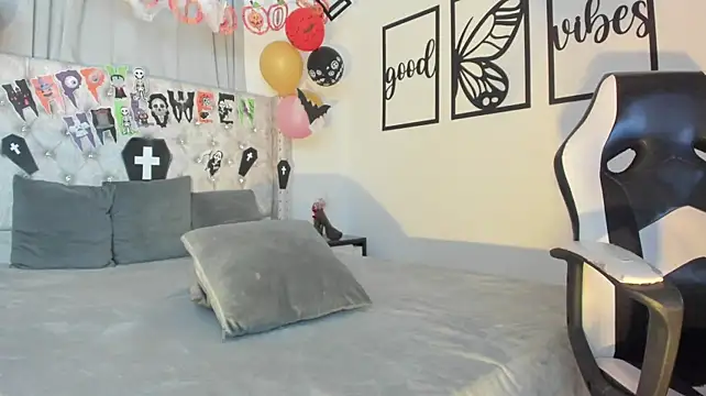 m_o_r_i_t_a live cam on StripChat
