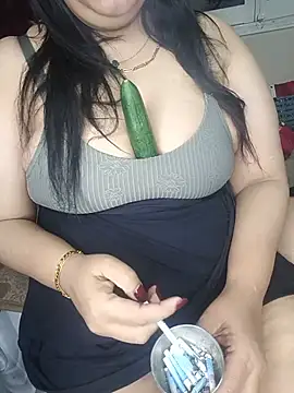 Live solo webcam of Curvymozaa