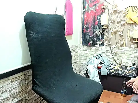 manilafoxts live cam on StripChat