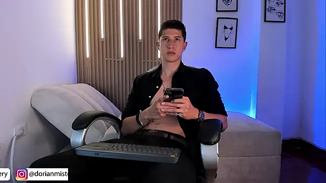 Dorianmistery2322_ on Stripchat