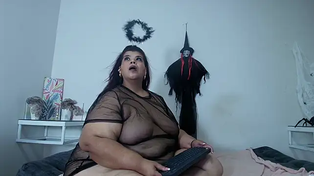 Charlotte_curvy_