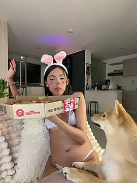 ZaraLuuv on Stripchat