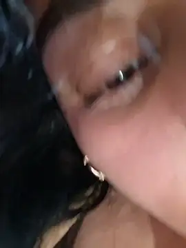 Luianna live cam on StripChat