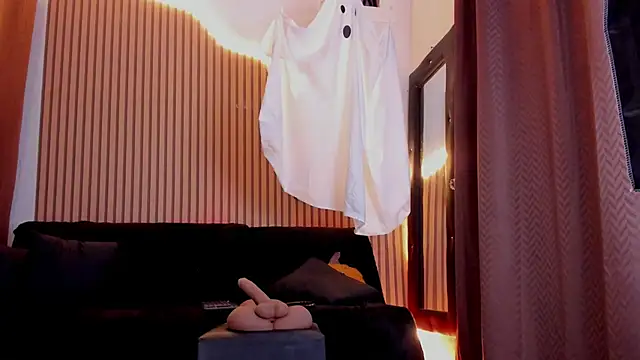 AprilBalogh live cam on StripChat