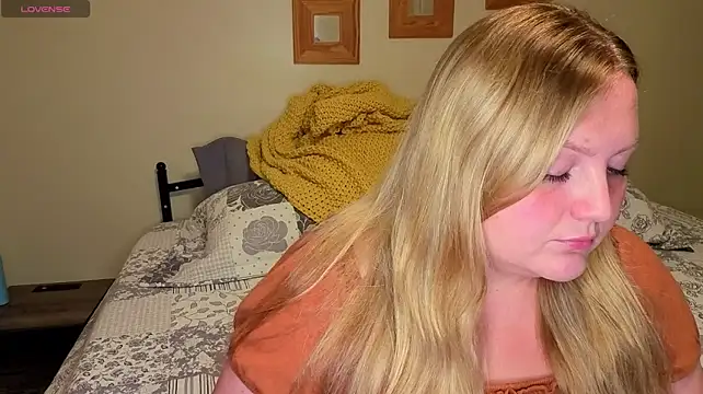 Phatassblonde live cam on StripChat