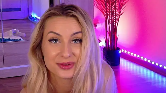 BeaaTease live cam on StripChat
