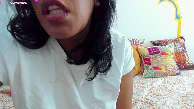 LadyNahir live cam on StripChat