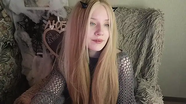 sarakaell live cam on StripChat