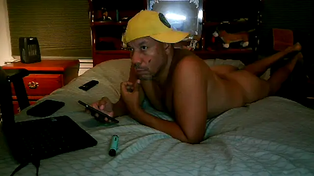 pimpdaddy4ever (Ask my age) - Cum live on cam