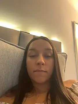 Brunettecollins05 live cam on StripChat