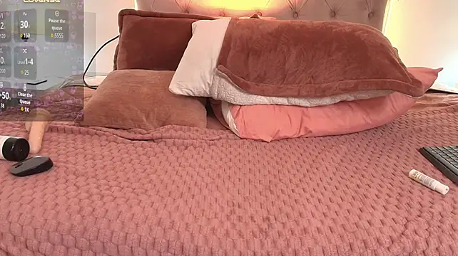 samantha_spike2 (F teen) - show my ass + zoom + oil