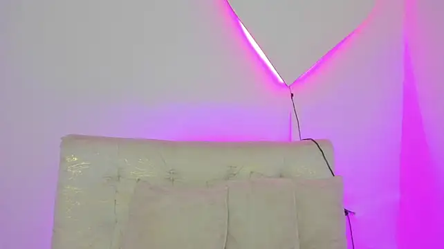 ArohomLester_ live cam on StripChat