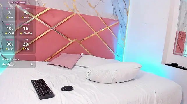 vaiolethx_ live cam on StripChat