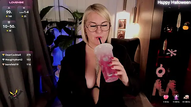 YolandaKiss live cam on StripChat
