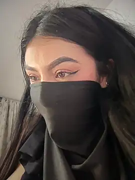 zharaaa18 live cam on StripChat