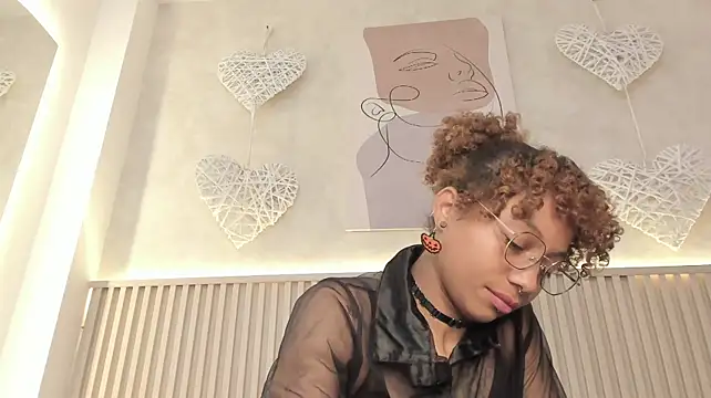 daiana_curly