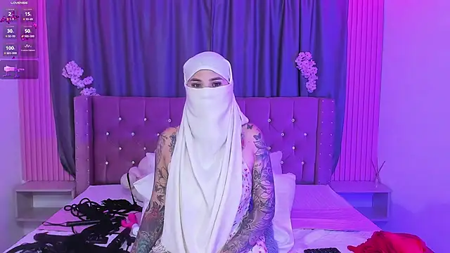 nayla-mouna (F young) - Remove pantys and slap clit 🥵🥵
