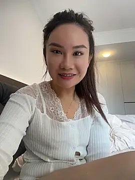 Yioyio-666 live sex cam