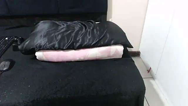 SweetHotBabby18 live cam on StripChat