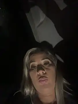 lindinha-sexy live cam on StripChat