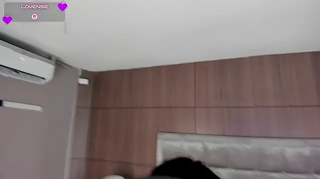ZaraVesari live cam on StripChat
