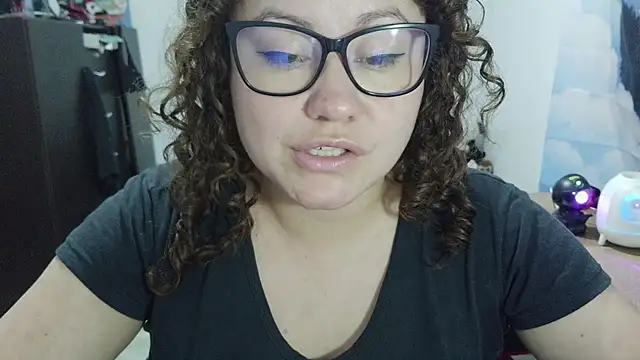 curly_greeneyed
