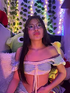 Neftis_lyria live cam on StripChat